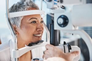 A importância do cuidado com os olhos na maturidade