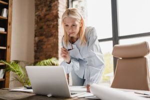 Como as mulheres lidam com suas finanças pessoais
