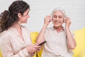A Música – aliada na fonoaudiologia na maturidade