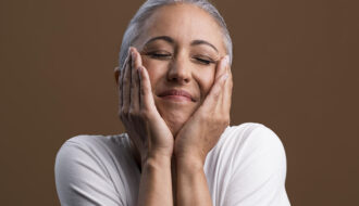 Cuidados com a pele madura no outono e inverno