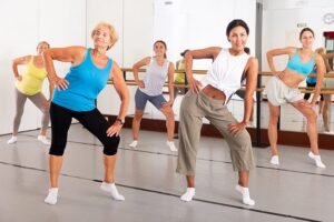 Os benefícios da Zumba na maturidade