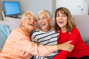 Quer envelhecer com seus amigos-Saiba mais sobre cohousing e coliving