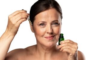 O que é retinol e seus benefícios para a pele madura